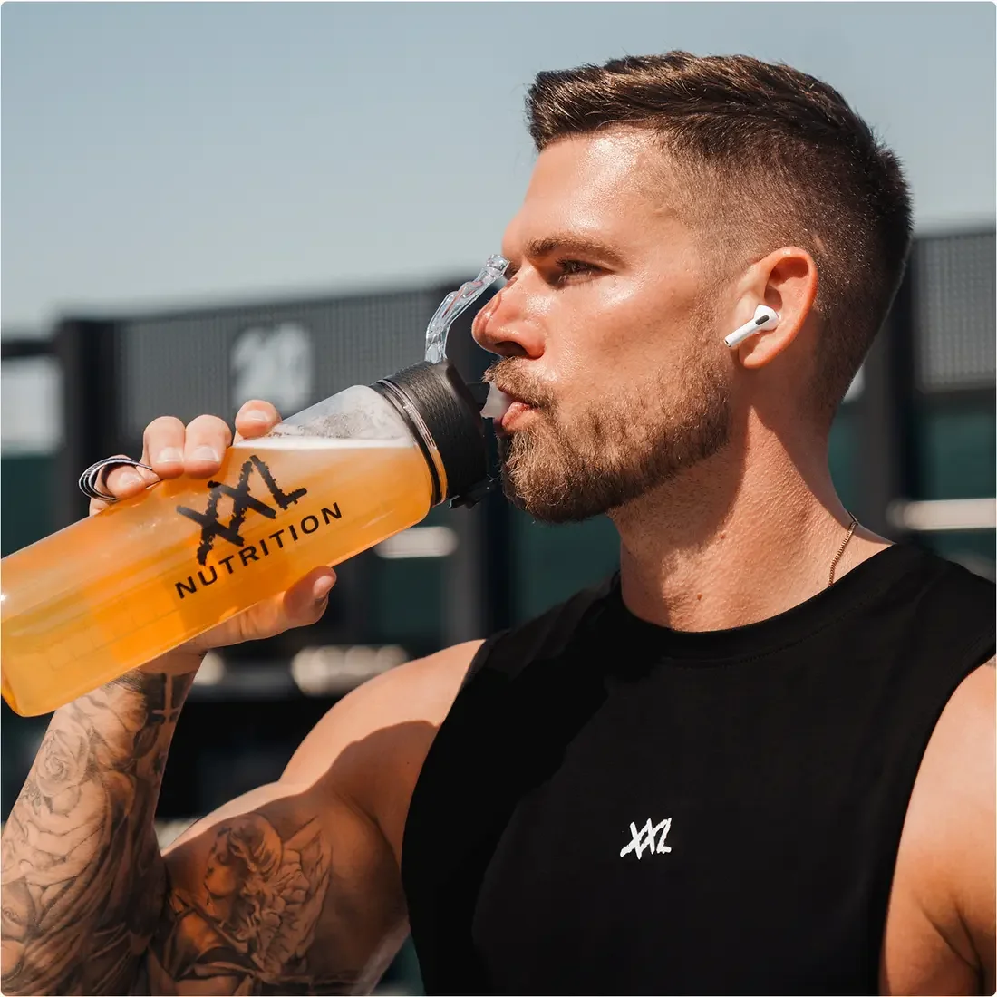 Clear Whey Isolate drinken in de sportschool
